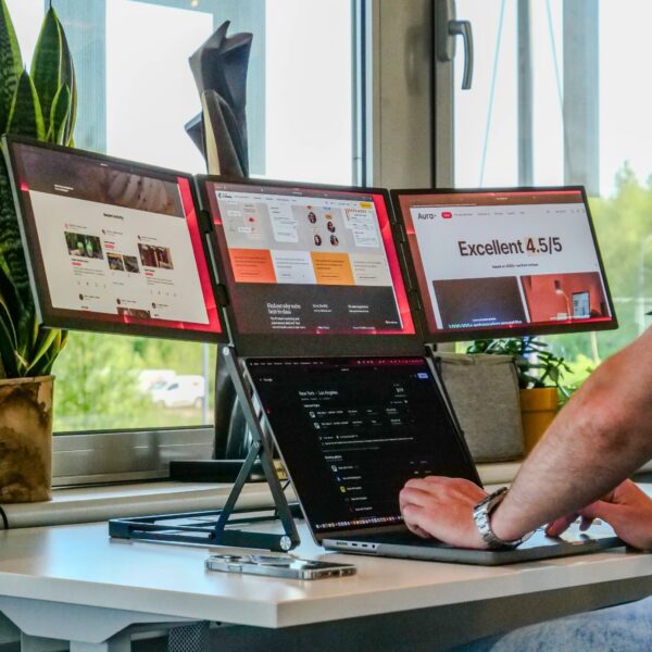 Triple Laptop Screen Extender - Image 8